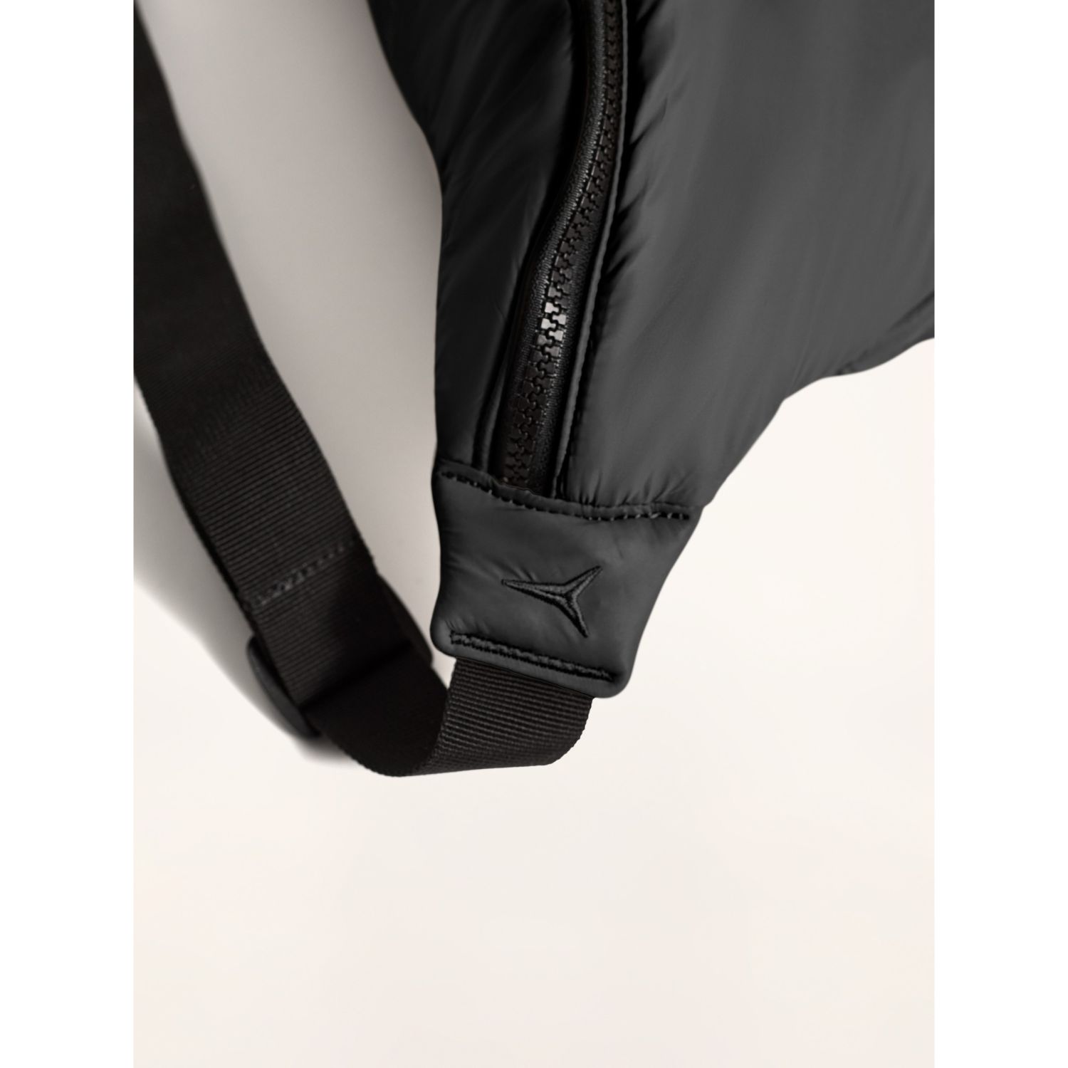 Atomic Snowcloud Sling Bag, czarny