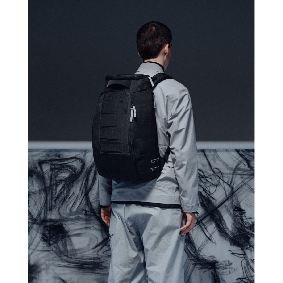 b Hugger, 25L, rugzak, charcoal grey