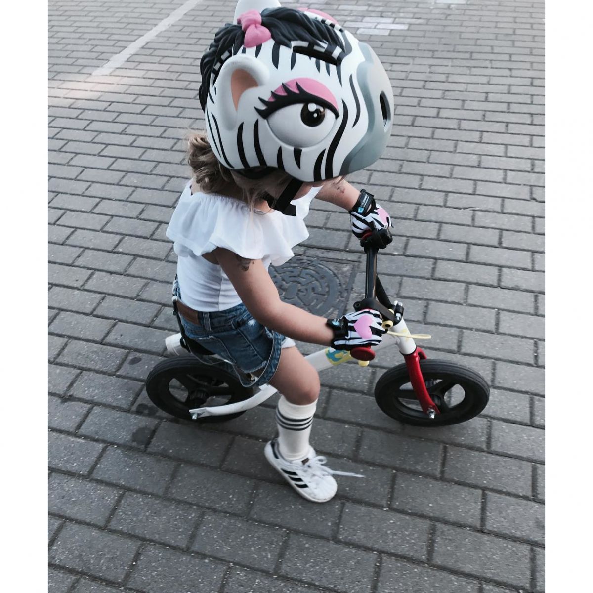 Crazy Safety Zebra, cyklistická helma, junior, ?erná/bílá