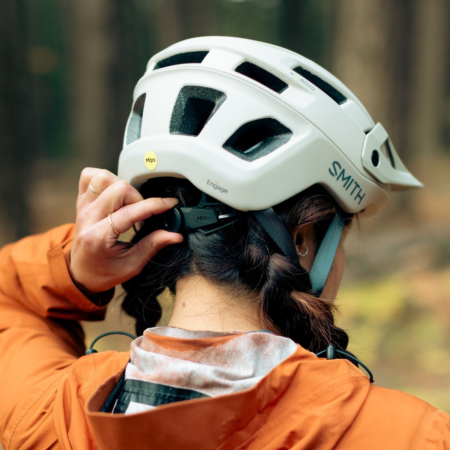 Cyklistická prilba Smith Engage, béžová