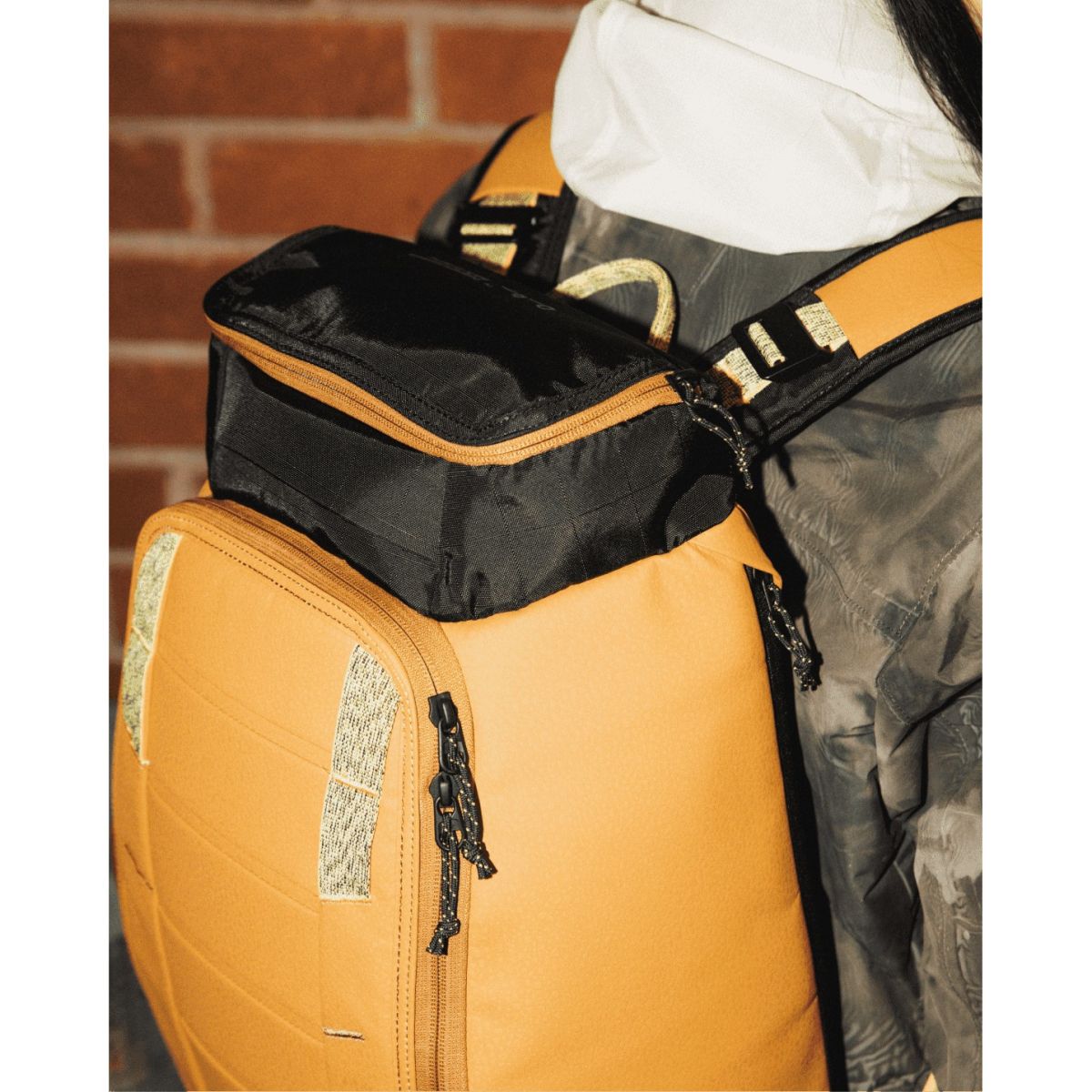 Db Hugger, 25L, batoh, acorn brown