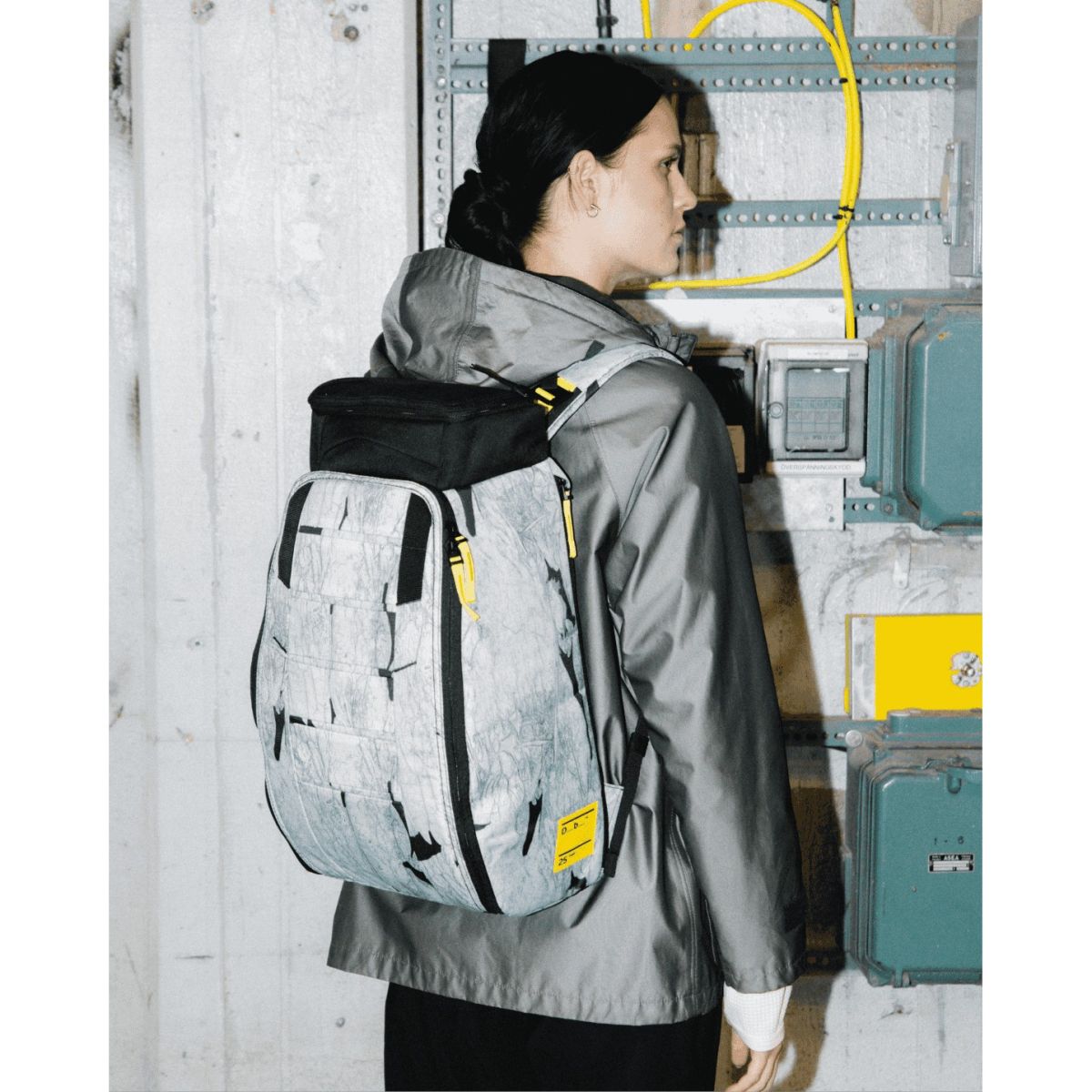 Db Hugger, 25L, batoh, basalt white