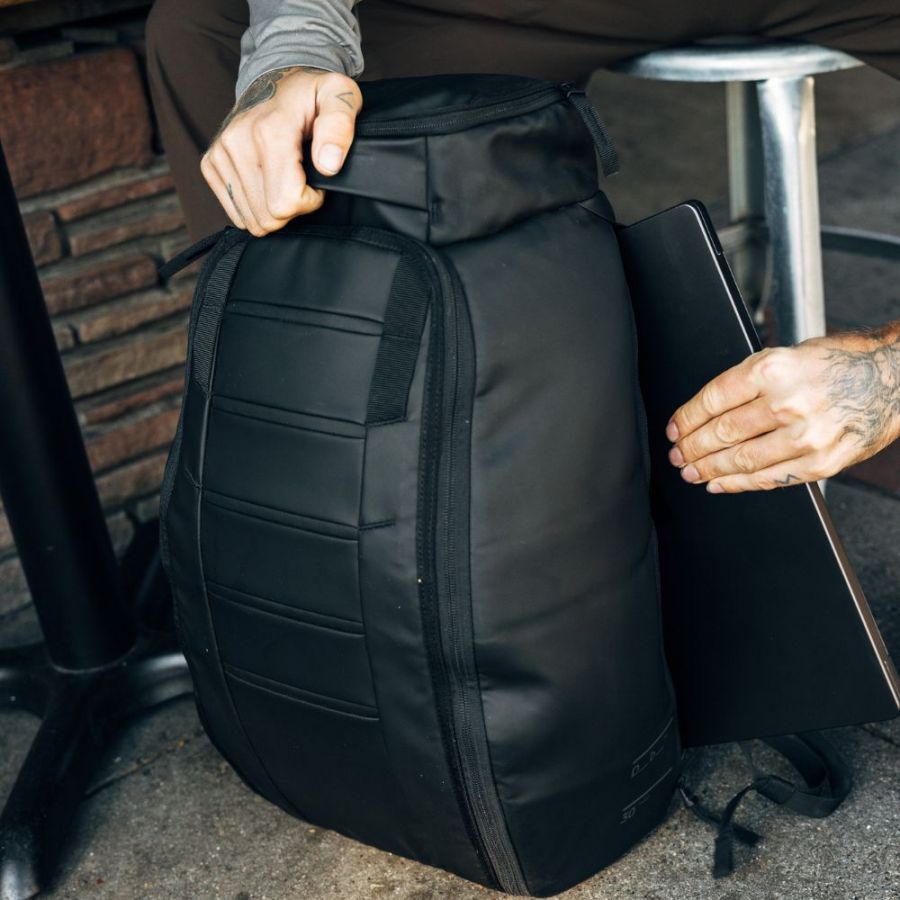 Db Hugger, 30L, batoh, black out