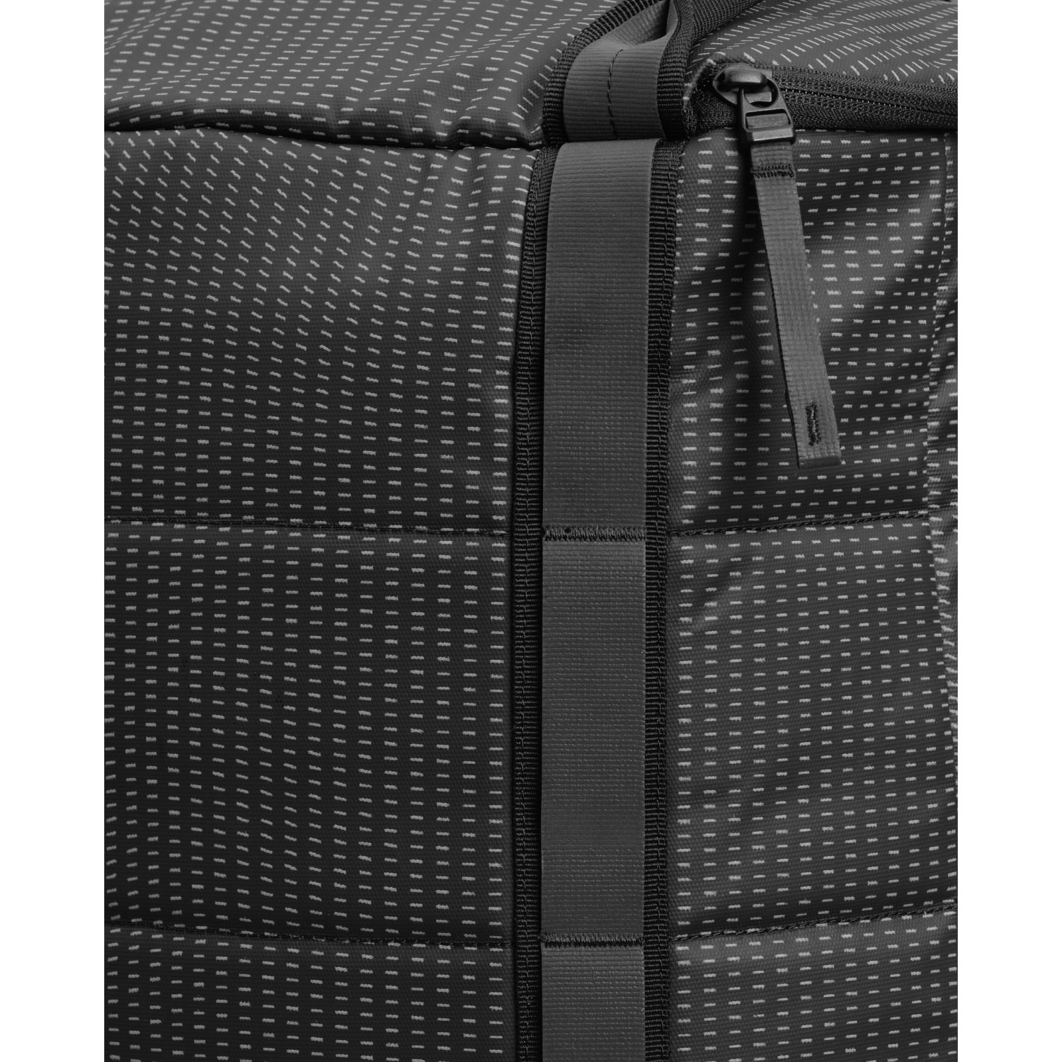Db Roamer Duffel Pack, 25L, reflective black