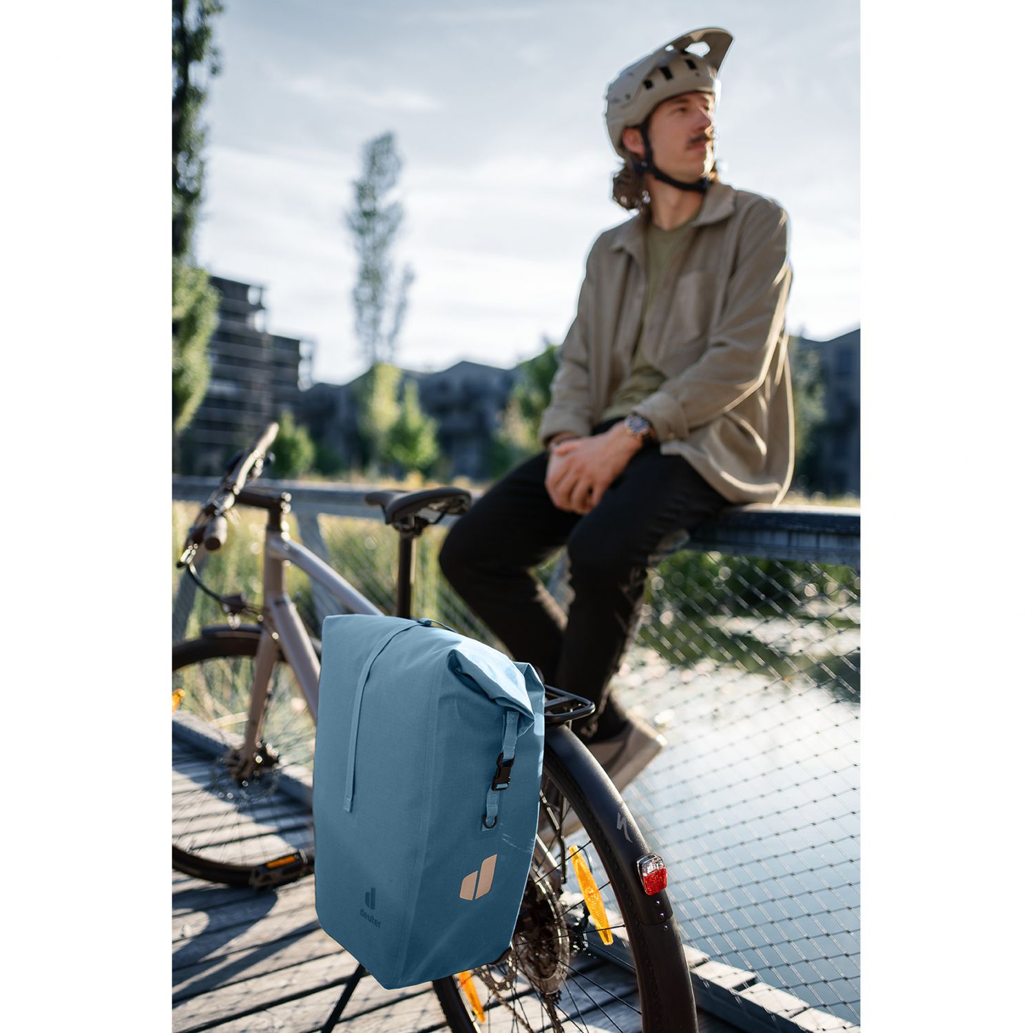 Deuter Visby 20+5, cyklistický batoh, modrá
