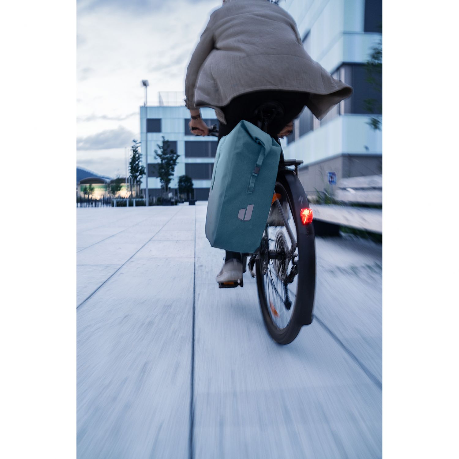 Deuter Visby 20+5, cyklistický batoh, modrá