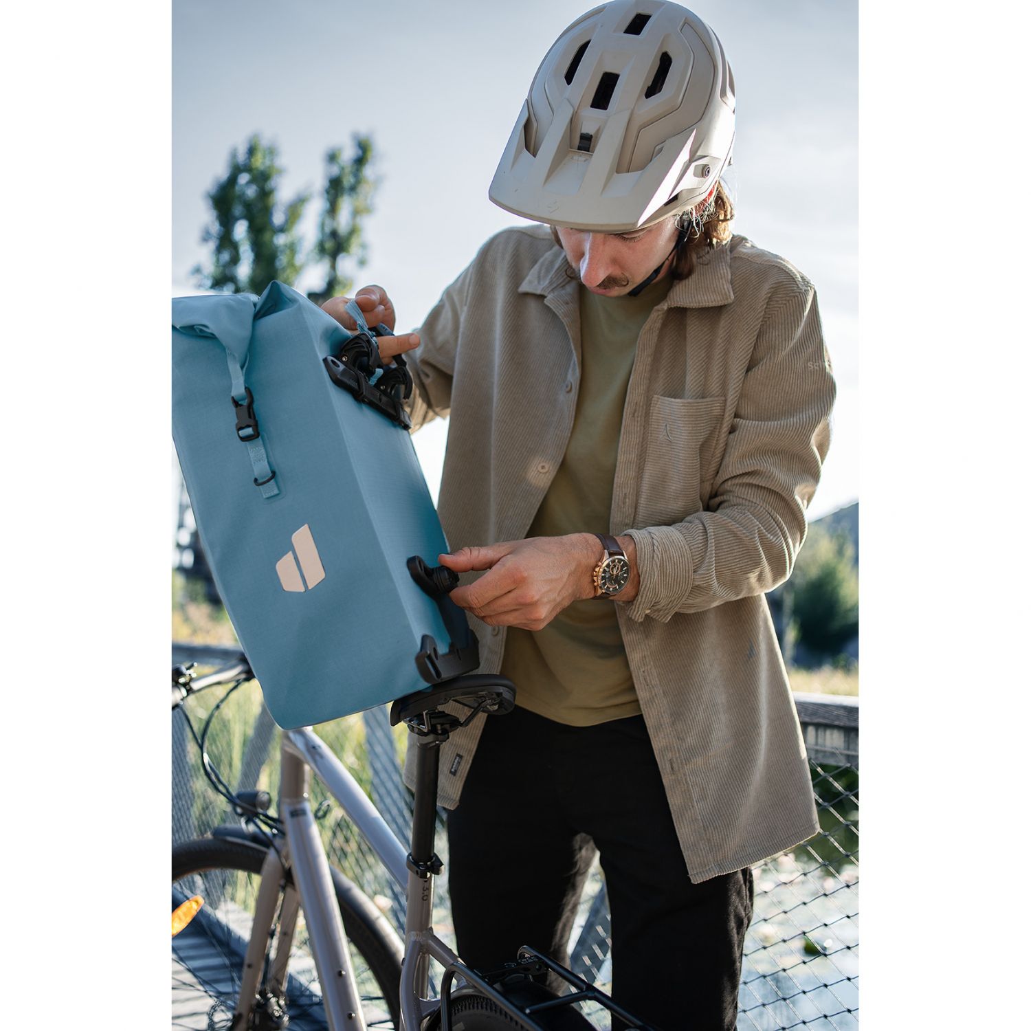 Deuter Visby 25+5, bike bag, blue